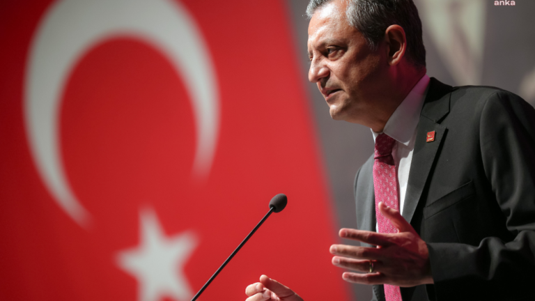 Özgür Özel: "Madencilerin iş güvenliğinin sağlandığı bir Türkiye için mücadele etmeye devam edeceğiz"