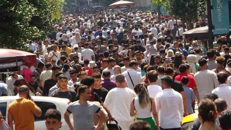 Aydın’da beyin göçü oranı 5 yılın zirvesinde: Gençlerin rotası yurt dışı