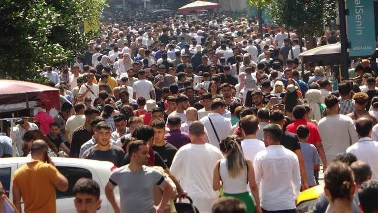 Aydın’da beyin göçü oranı 5 yılın zirvesinde: Gençlerin rotası yurt dışı