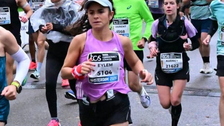 Aydın'daki öğretmen uluslararası maratona katıldı