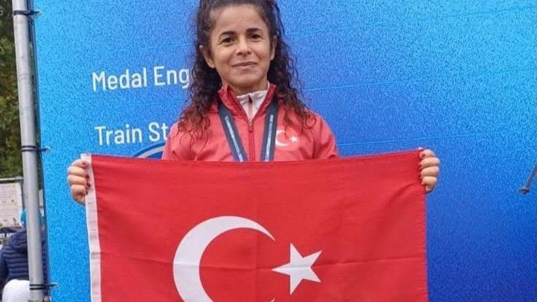 Aydınlı öğretmenden maraton rekoru