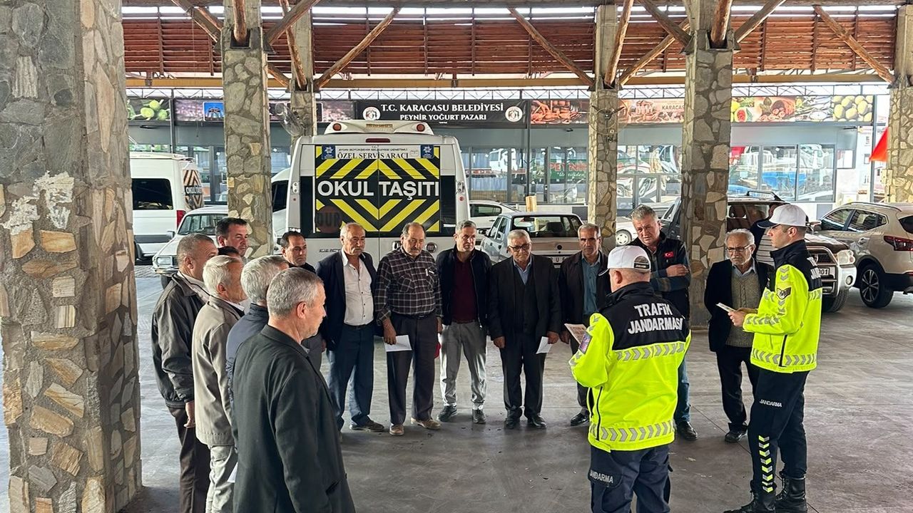 Karacasu'da jandarmadan okul servis şoförlerine kış öncesi güvenli sürüş eğitimi