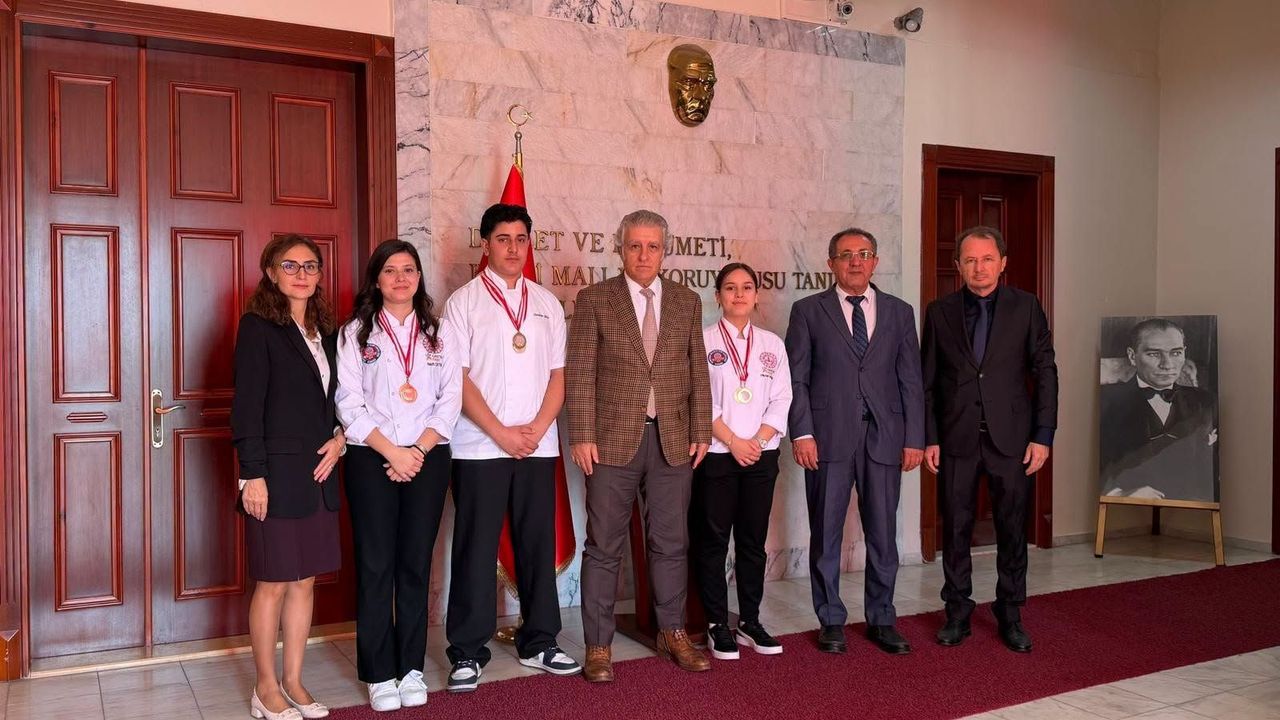 Genç liseliler Kuşadası’nın gururu oldu
