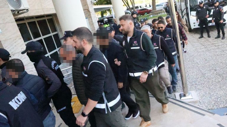 Milas Belediye Başkanı ve oğlu tutuklandı