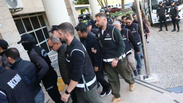 Başkan Fevzi Topuz ve oğlu tutuklandı!