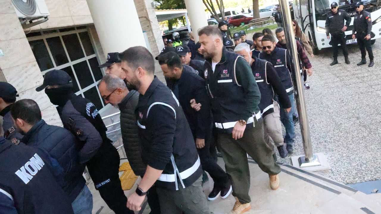 Başkan Fevzi Topuz ve oğlu tutuklandı!