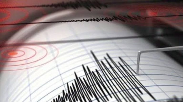 Ege Denizi'nde korkutan deprem! Büyüklüğü belli oldu