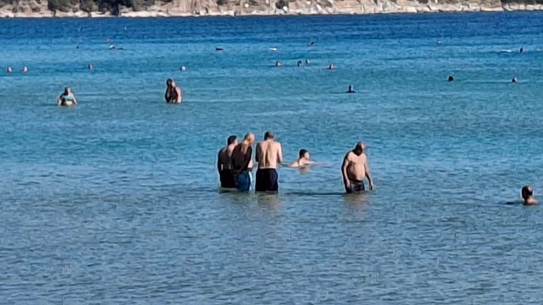 Didim'de yaz bitmedi! Ekim ayının sonunda deniz keyfi