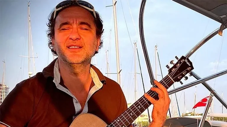 Ünlü şarkıcı hayatını kaybetti