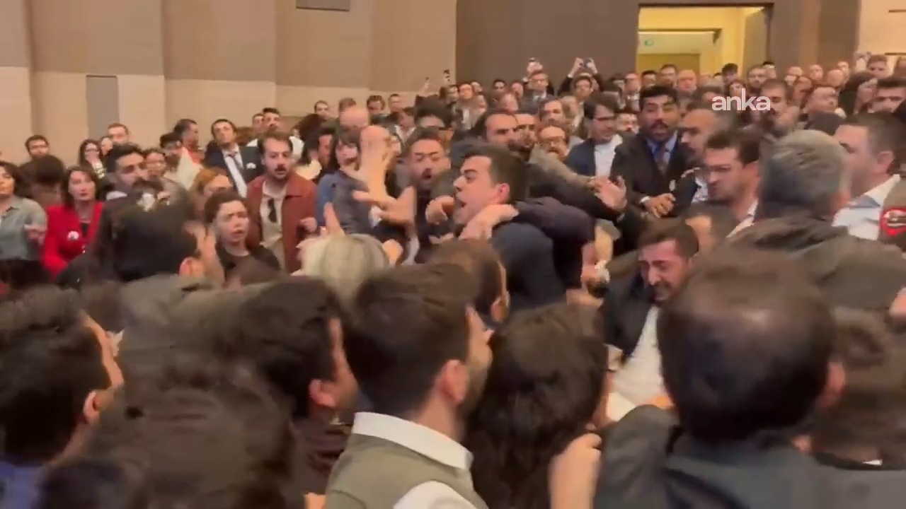 İstanbul Barosu seçiminde gerginlik yaşandı, genel kurula 15 dakika ara verildi