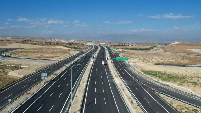 Aydın-İzmir otoyolunu kullanacaklar dikkat: İki şerit trafiğe kapatılıyor!