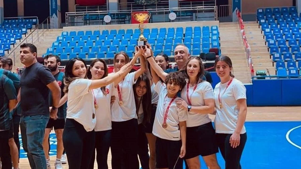 Köşk’ün kadın futsal takımı bölge finaline yükseldi