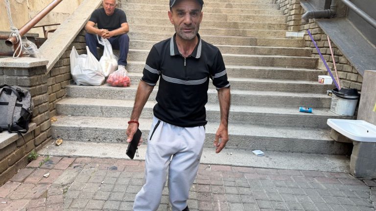 Aydın'da engelli vatandaşın iş feryadı: “Kendimi zor taşıyorum, beton taşı diyorlar!”