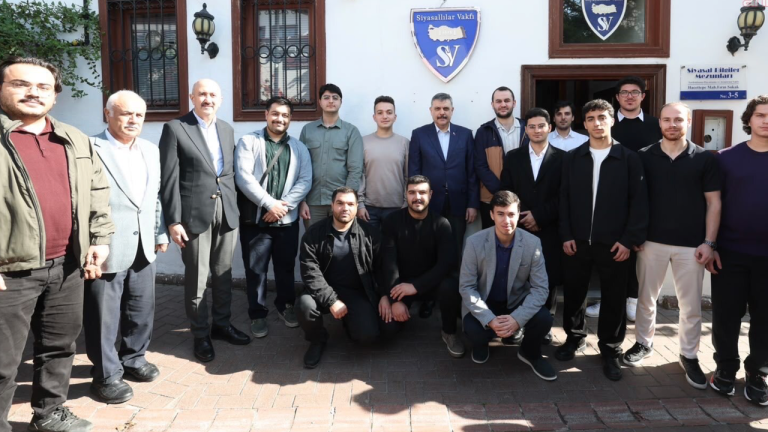 İçişleri Bakanı Çiftçi, Siyasalılar Vakfı'nın programına katıldı
