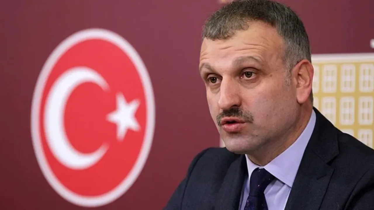 Saral görevinden ayrıldığını açıkladı