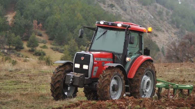Traktörden düşen yaşlı kadın hayatını kaybetti