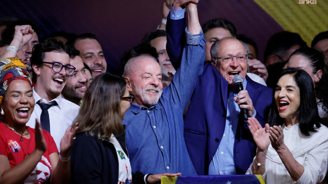 Brezilya'da Lula da Silva dördüncü kez Devlet Başkanı seçildi