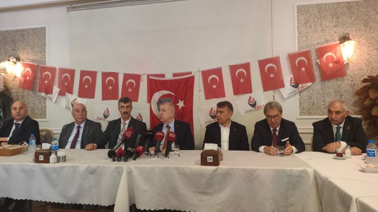 Ümit Özdağ Aydın'da konuştu: 'Çiftçi açlıkla, sanayici tasfiye ile sınanıyor'
