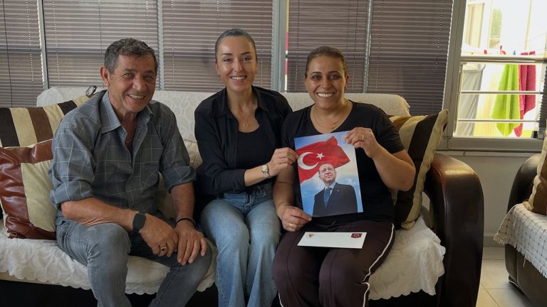 AK Parti Didim Kadın Kolları’ndan Akbük’te anlamlı ev ziyaretleri