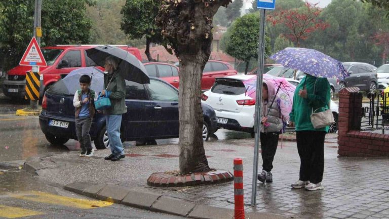 Aydın’da sağanak yağış başladı