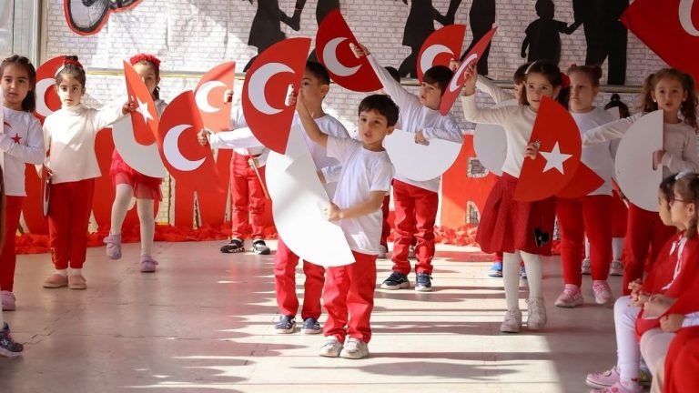 Efeler Cumhuriyet Bayramı'nı dolu dolu kutlayacak