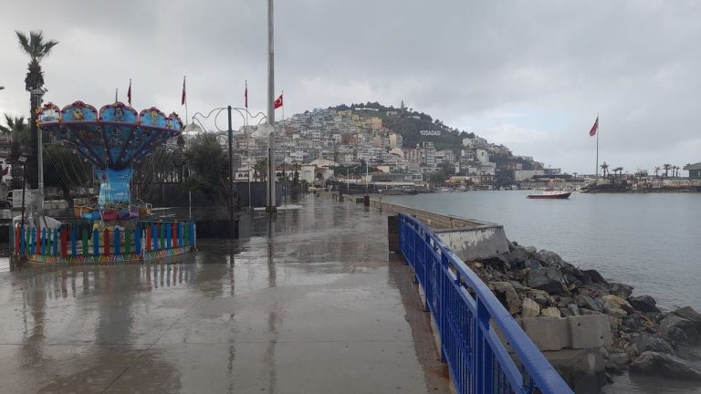 Kuşadası’nda kurak yazın ardından bereket yağdı! Sağanak uyarısı geldi