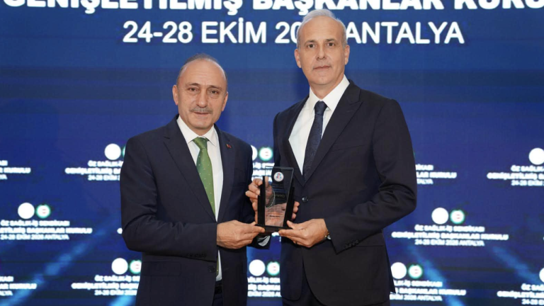 Öz-Sağlık İş Aydın Şubesi'ne Rekor Başarı Plaketi