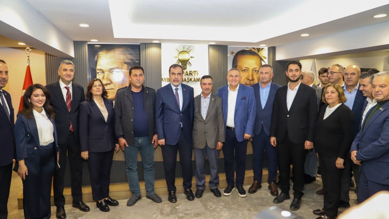Aydın’da iki meclis üyesi AK Parti’ye geçti! Rozetlerini Başkan Çerçioğlu taktı