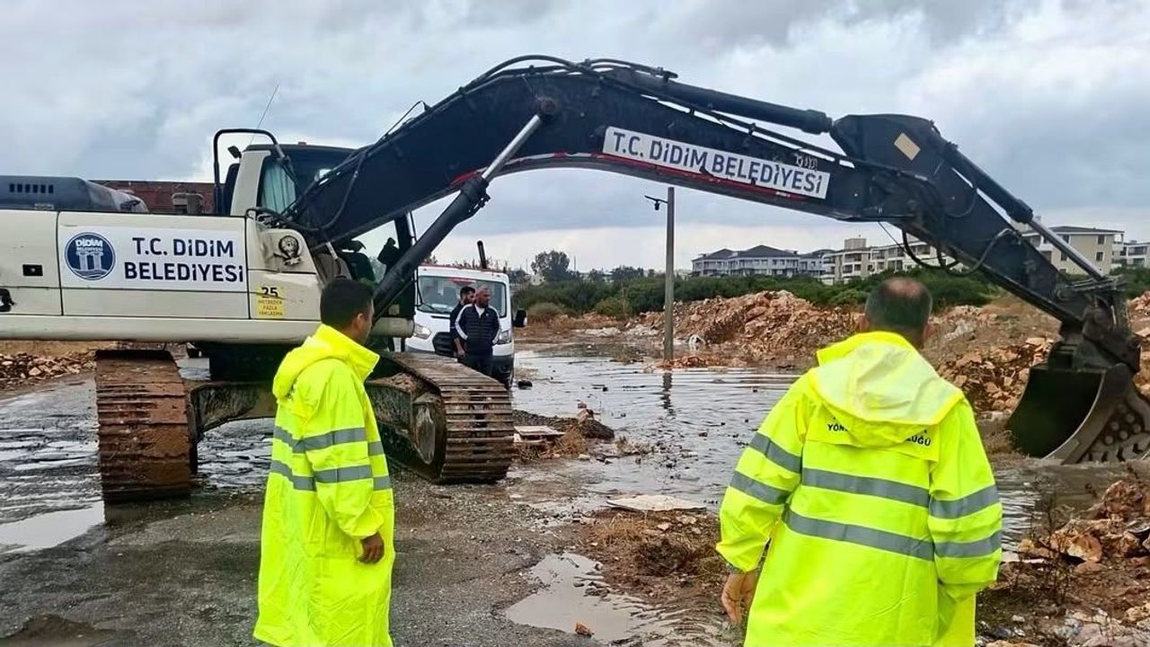 Didim Belediyesi'nden yağış sonrası sahada önlem çalışmaları
