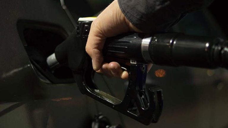 Akaryakıtta tarihi zam kapıda.. Benzin ve motorinde yeni rekor