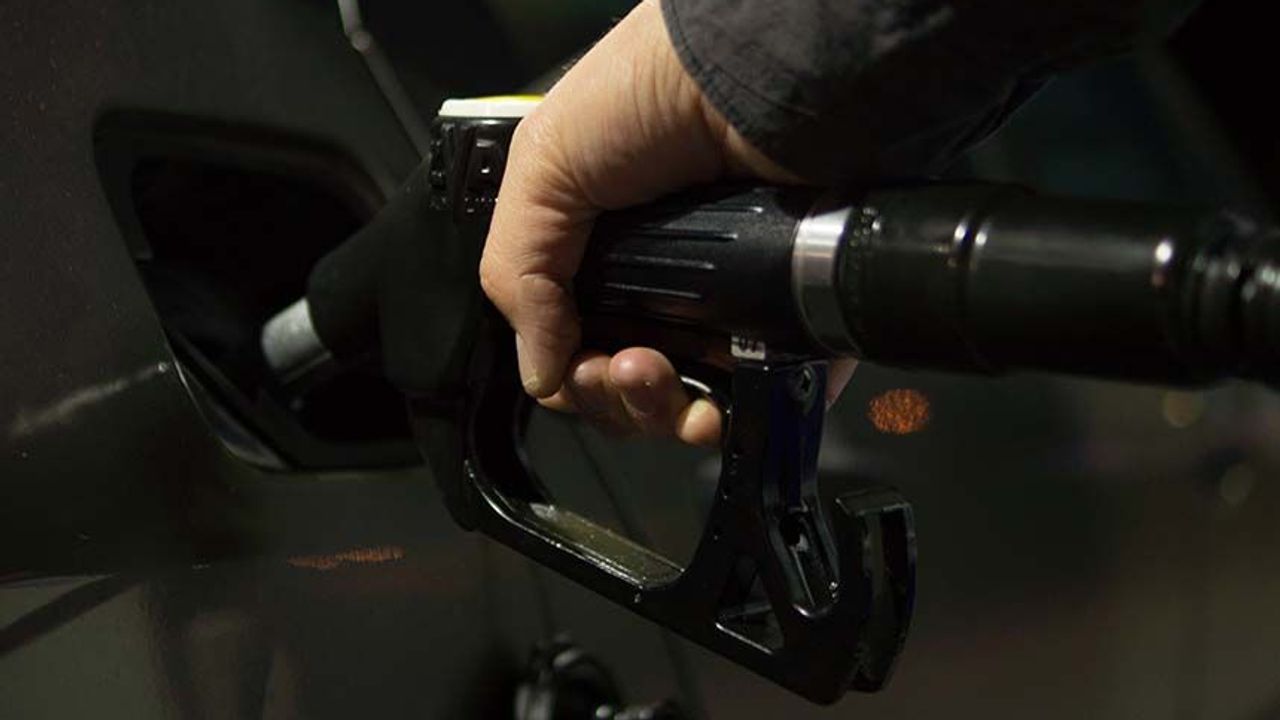 Akaryakıtta tarihi zam kapıda.. Benzin ve motorinde yeni rekor