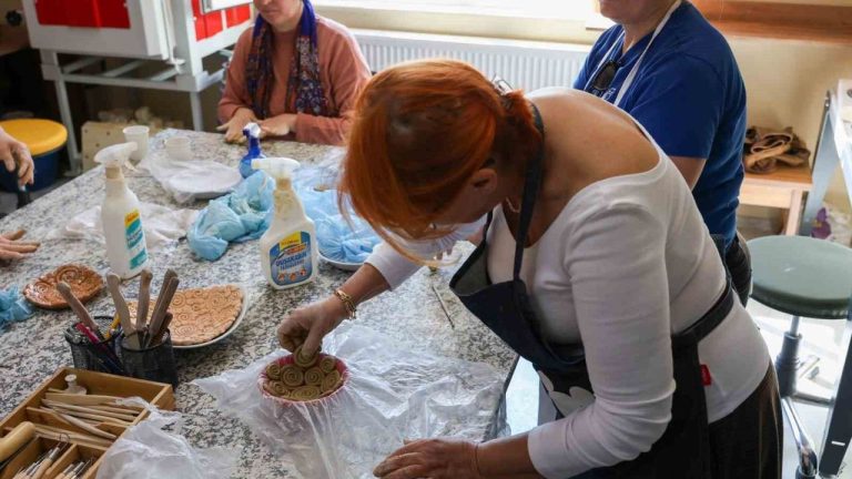 Aydın Büyükşehir Belediyesi Kadın Yaşam Atölyesi’nde eğitimler sürüyor