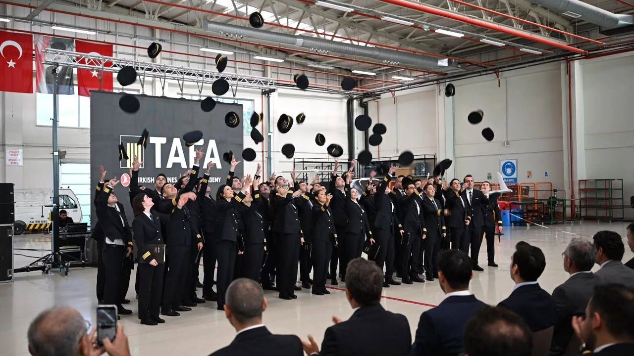 Aydın Çıldır Havalimanı'nda mezuniyet heyecanı