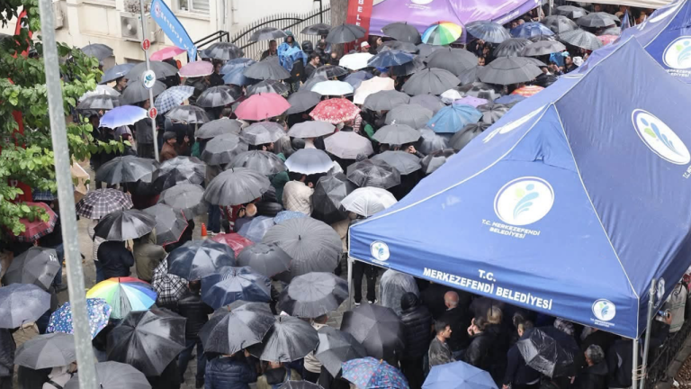 Denizli'de Şeniz Doğan'ın gözaltına alınması protesto edildi