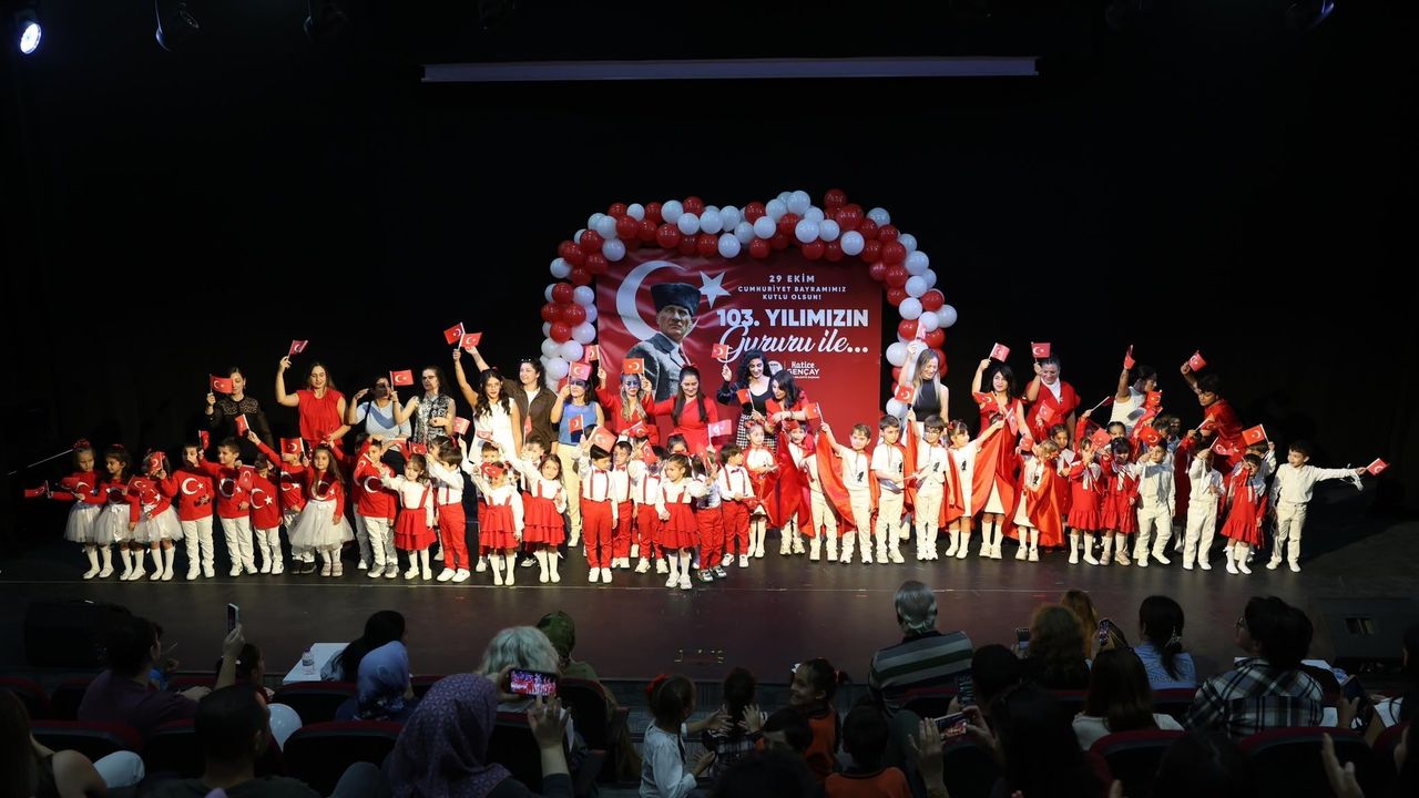 Didim Belediyesi miniklerinden Cumhuriyet Bayramı kutlaması