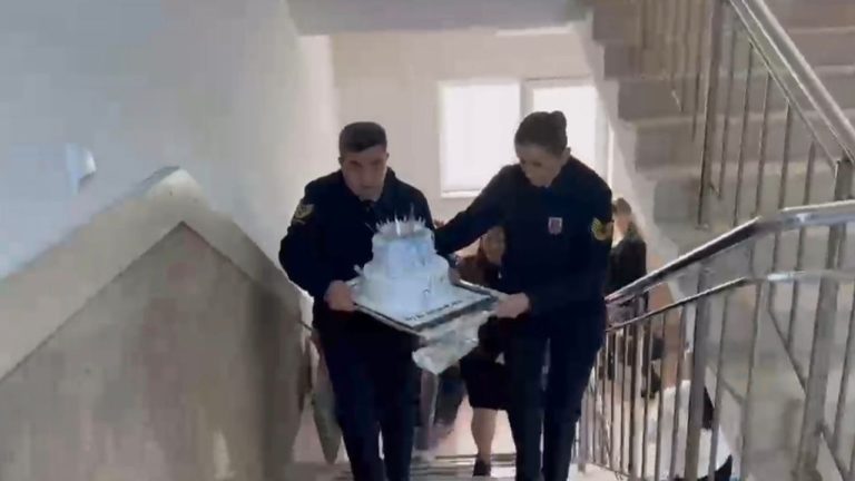 Şehit kızına jandarmadan anlamlı sürpriz