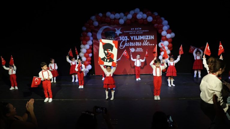 Didim Belediyesi'nden miniklerle 29 Ekim kutlaması