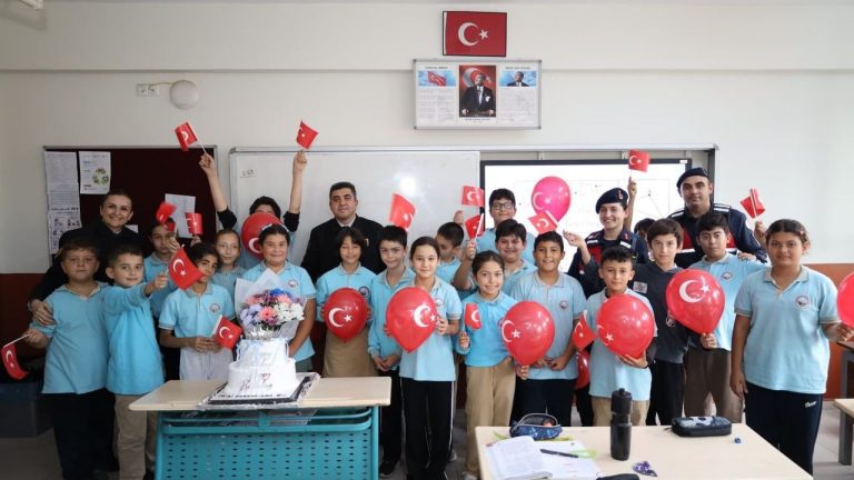 Şehit kızına jandarmadan doğum günü sürprizi