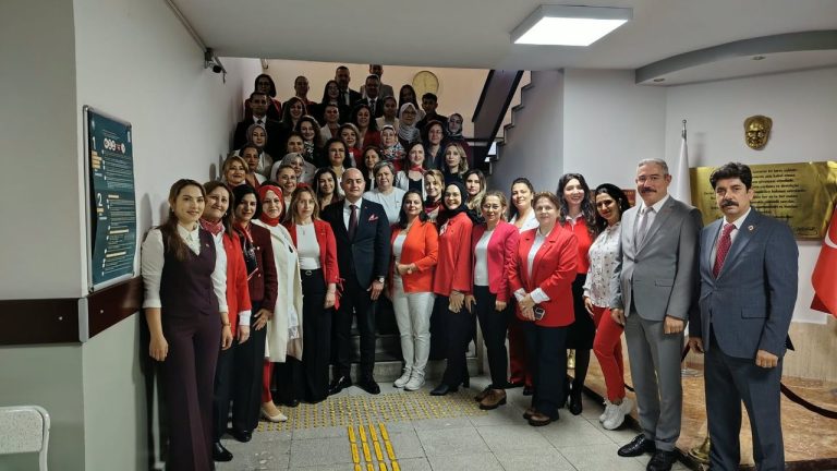 Aydın Adliyesi'nde Cumhuriyet Bayramı coşkusu: Başsavcı Arısoy personelle bayramlaştı
