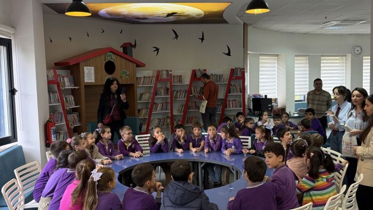 Aydın’da minik öğrenciler Cumhuriyet Bayramı coşkusunu kütüphanede yaşadı