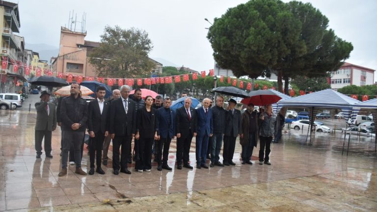 YENİ Parti Karacasu'dan yağmur altında Cumhuriyet coşkusu