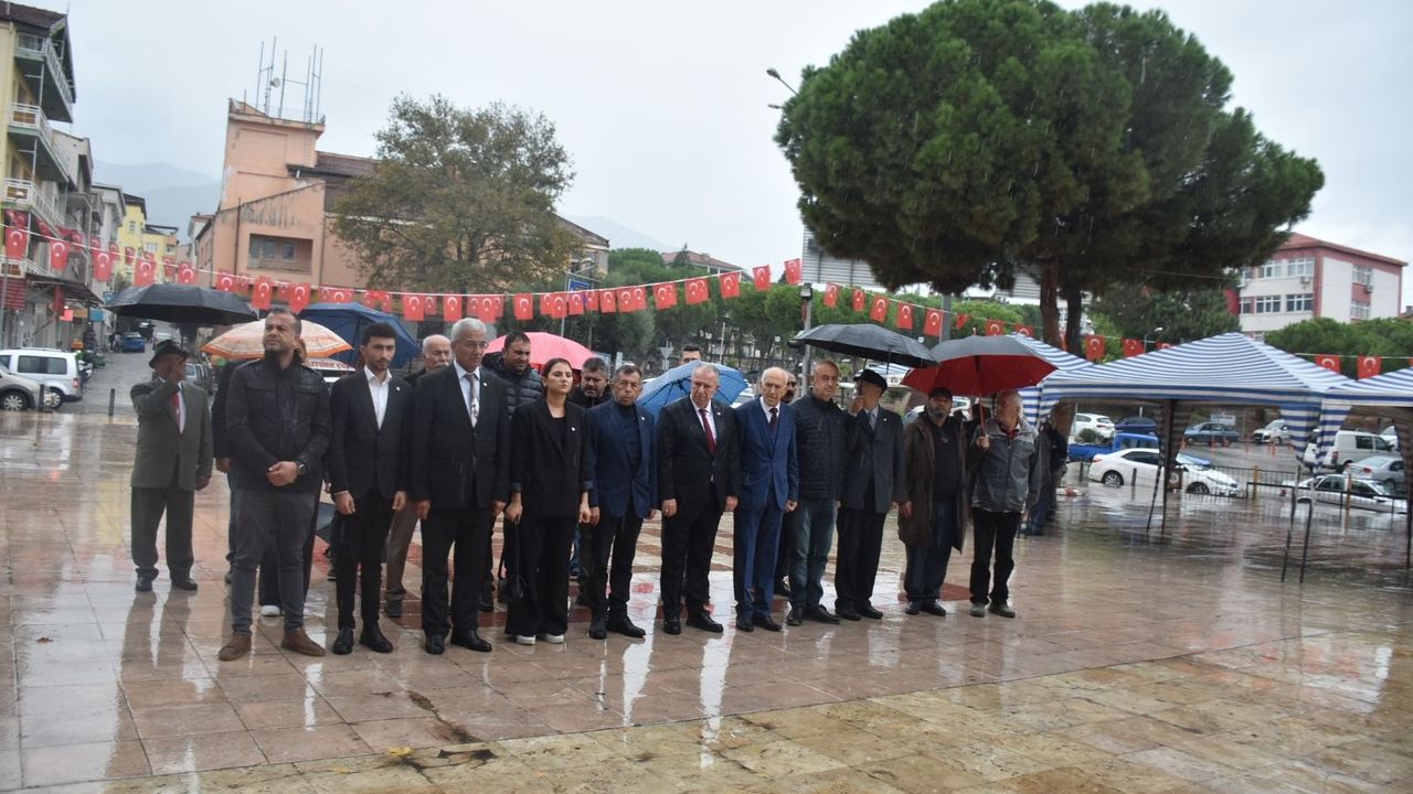 YENİ Parti Karacasu'dan yağmur altında Cumhuriyet coşkusu