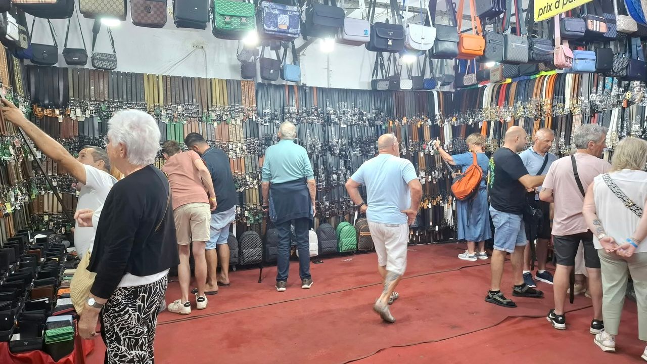 Kuşadası Çarşamba Pazarı’nda sağanak bereketi