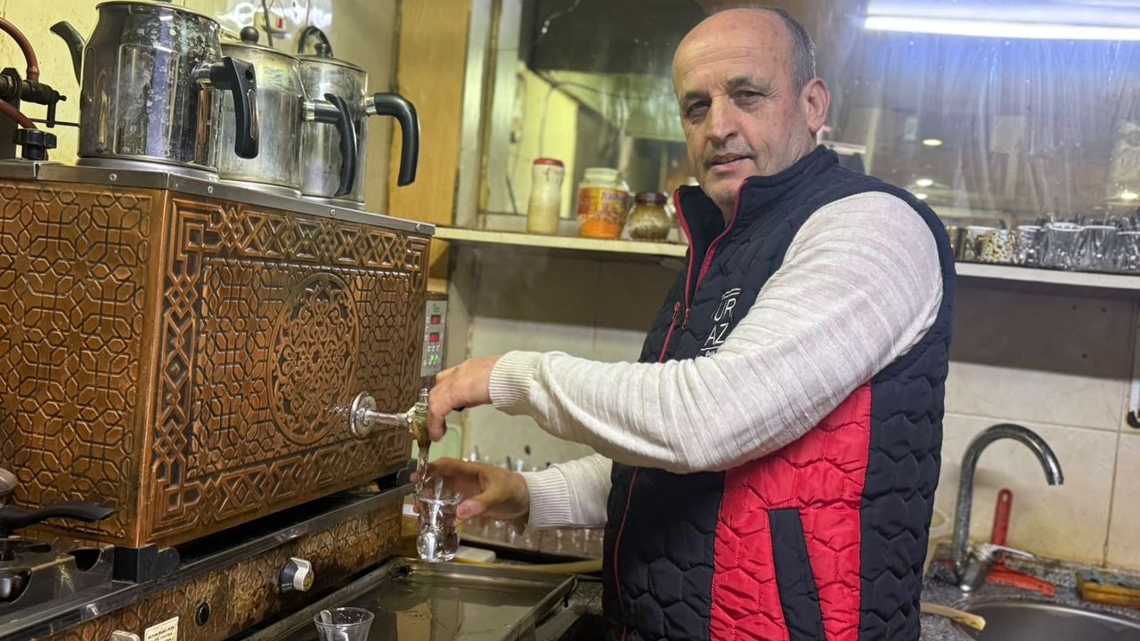Aydınlı Rahmi Usta’nın 44 yıllık meslek aşkı: “Kahvecilik benim için evlat gibi”