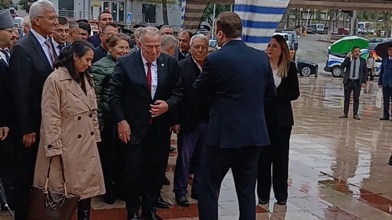 Karacasu'da protokol için kurulan çadır, öğrencilere verildi