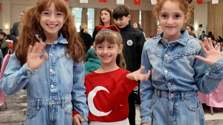 Efeler’de 29 Ekim coşkuyla kutlandı