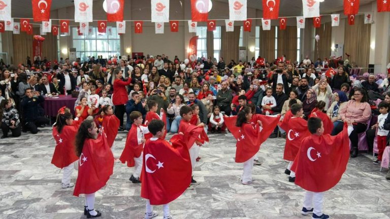 Efeler'de Cumhuriyet Bayramı coşkusu!