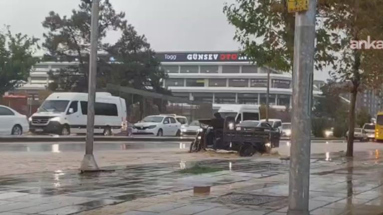 Gaziantep’te sağanak nedeniyle cadde ve sokakları su bastı