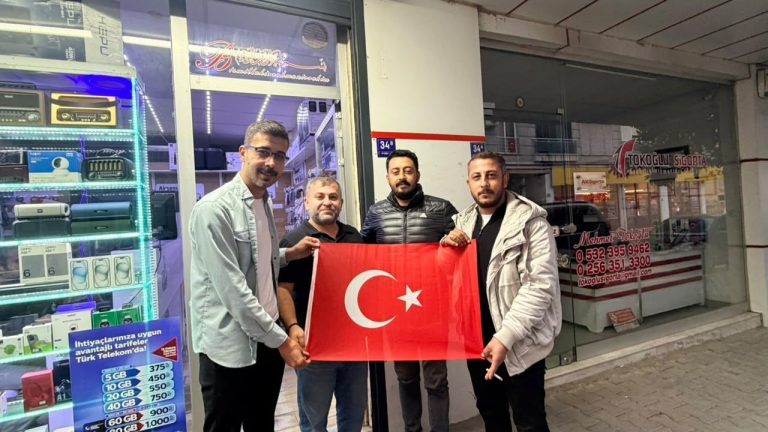 AK Parti’nin Aydın’da bayrak seferberliği sürüyor! AK Parti Sultanhisar’dan anlamlı etkinlik