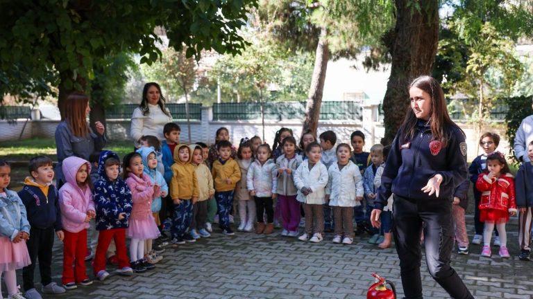 Aydın Büyükşehir Belediyesi Çocuk Gelişim Merkezleri'nde Eğitici İtfaiye etkinliği